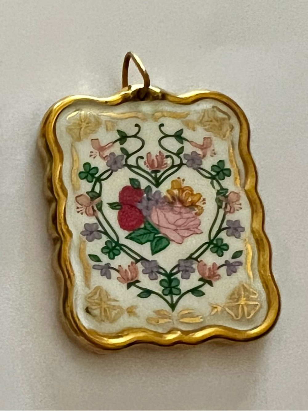 Franklin Mint Porcelain 24k Gold Plated Victorian Style Flowered Pendant